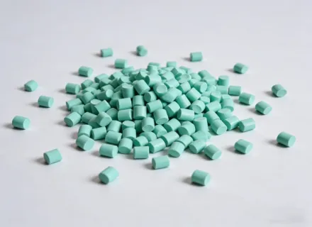 Kas ir TBBS (NS)-80 iepriekš izkliedēts masterbatch?